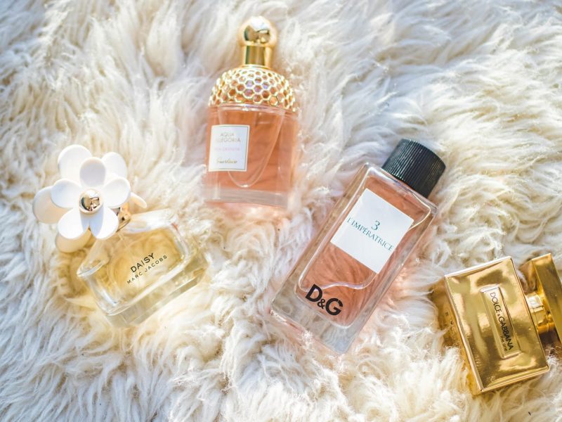 four-assorted-perfume-glass-bottles-965989 (1) four-assorted-perfume-glass-bottles-965989 (1)